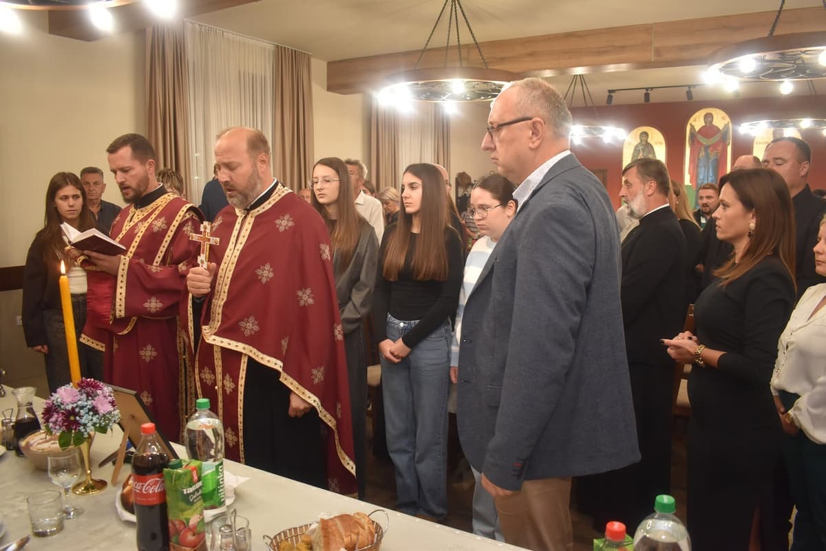 Članovi i prijatelji Udruženja na slavskom obredu