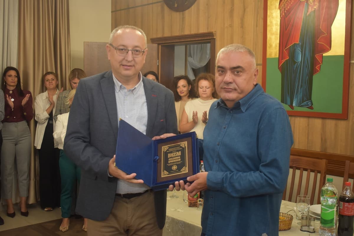 Uručenje povelje u znak sjećanja i zahvalnosti